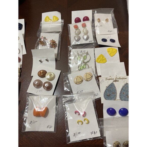 VTG. LOT OF 27 PAIRS EARRINGS Hoops, Dangles, Posts, And More - Picture 3 of 10